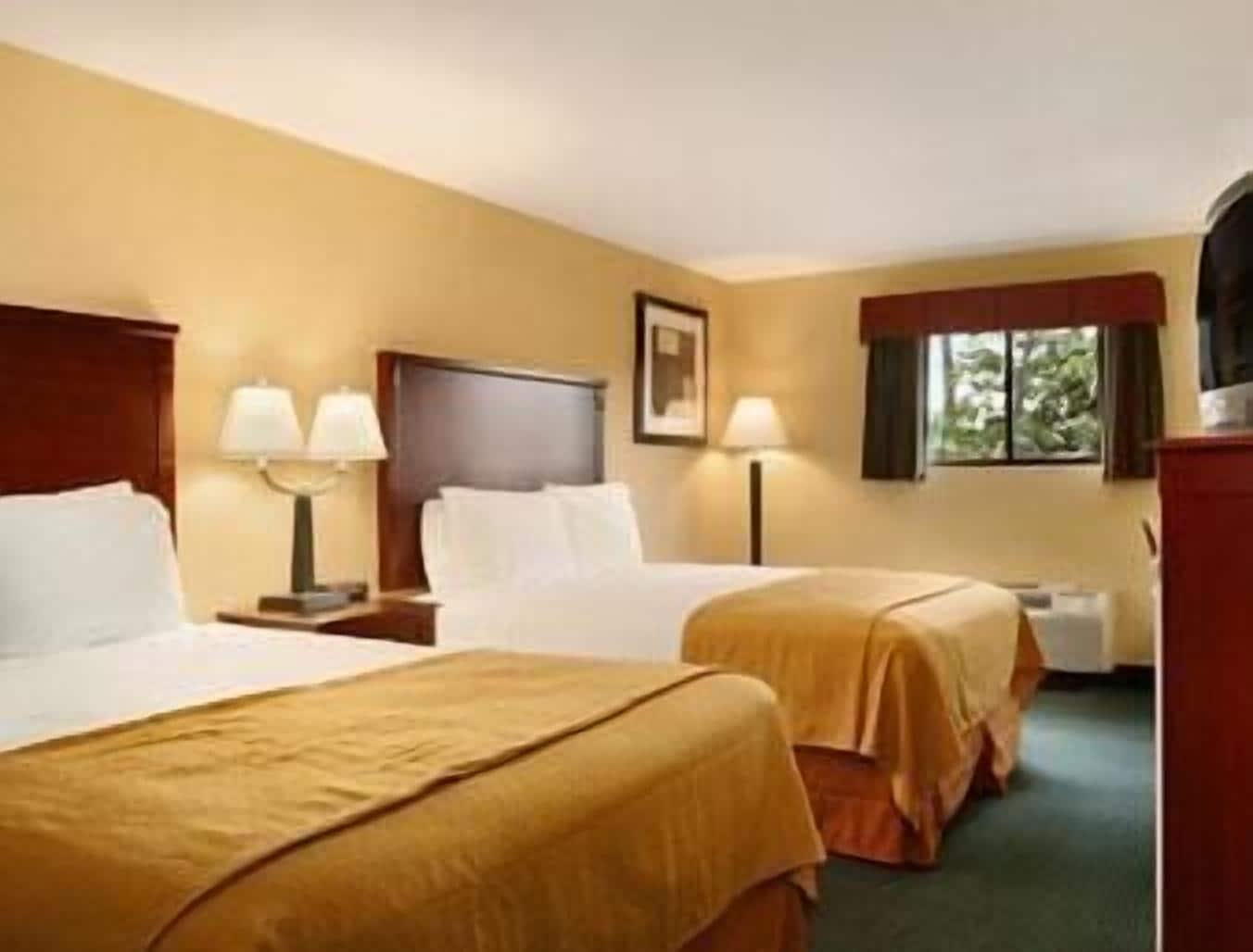 Ramada By Wyndham Kittery Hotel Room photo