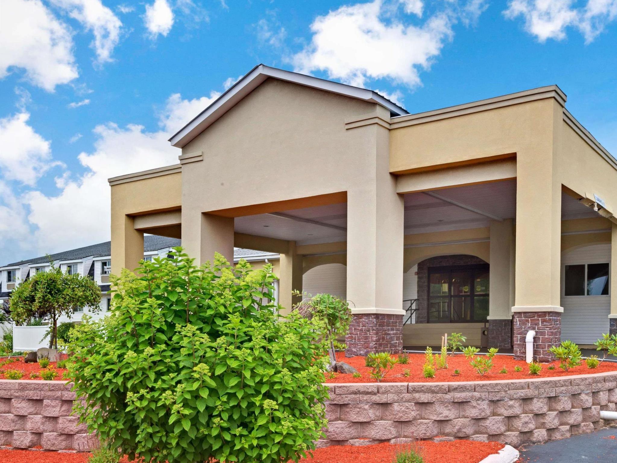 Ramada By Wyndham Kittery Hotel Exterior photo