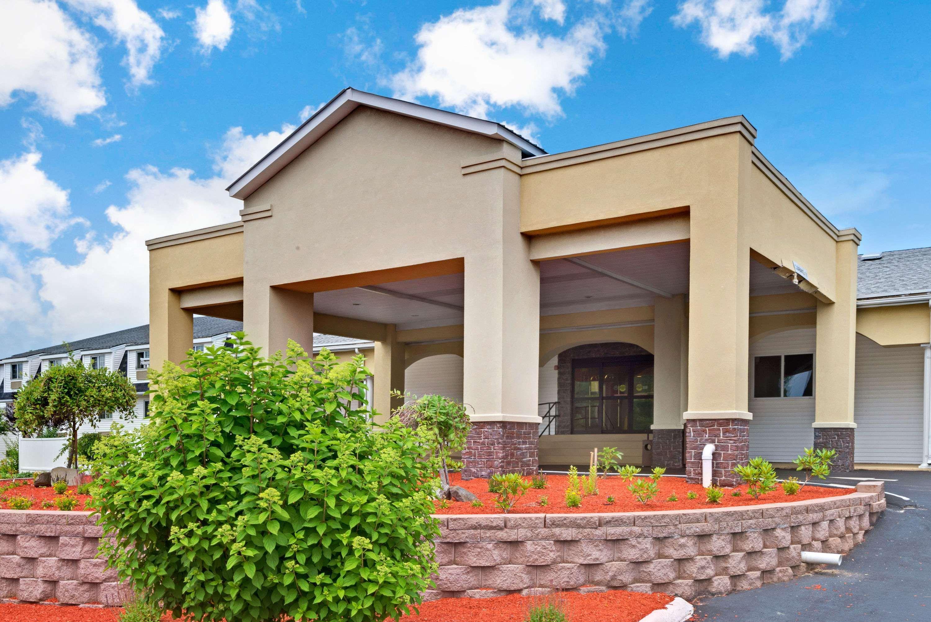 Ramada By Wyndham Kittery Hotel Exterior photo