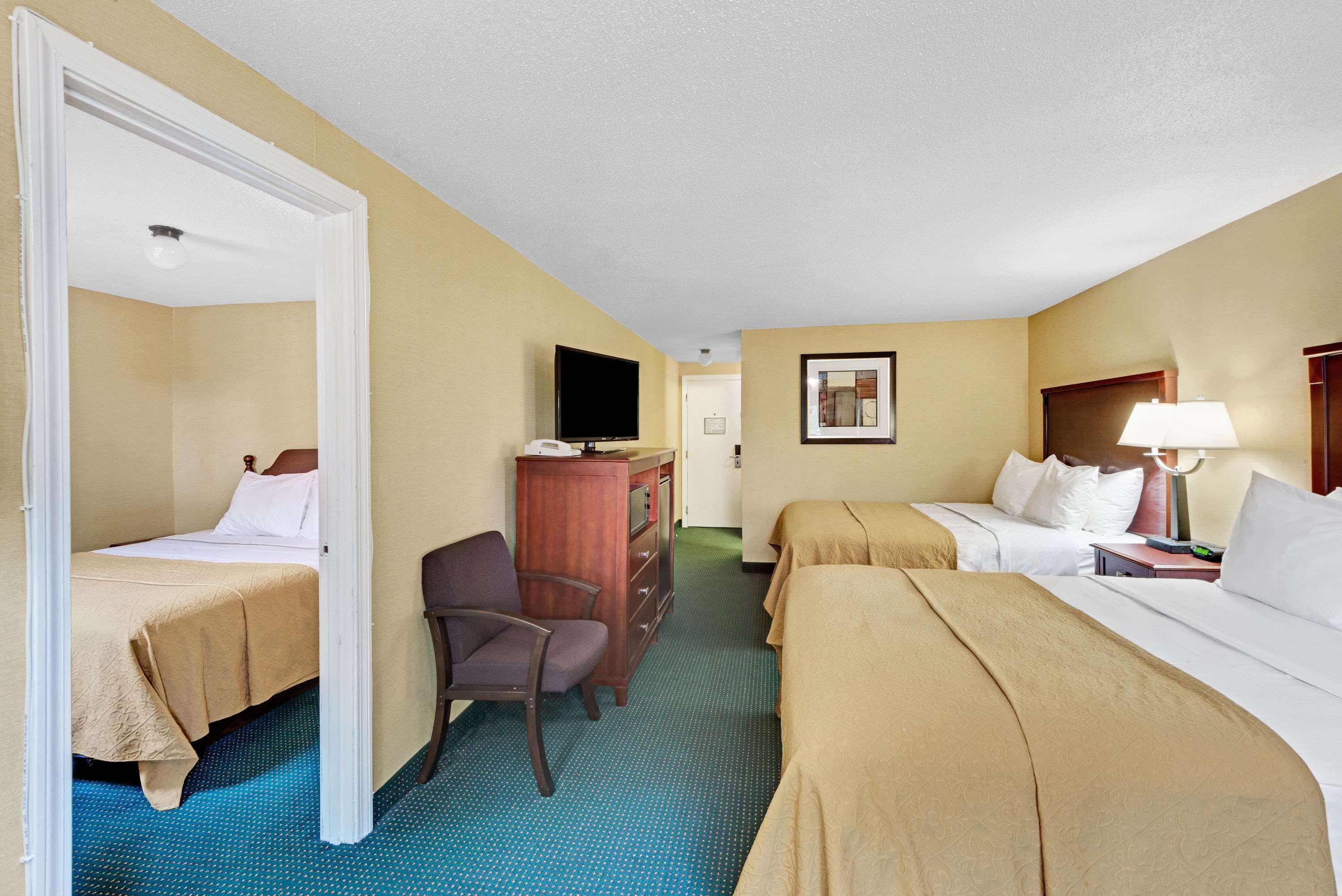 Ramada By Wyndham Kittery Hotel Exterior photo