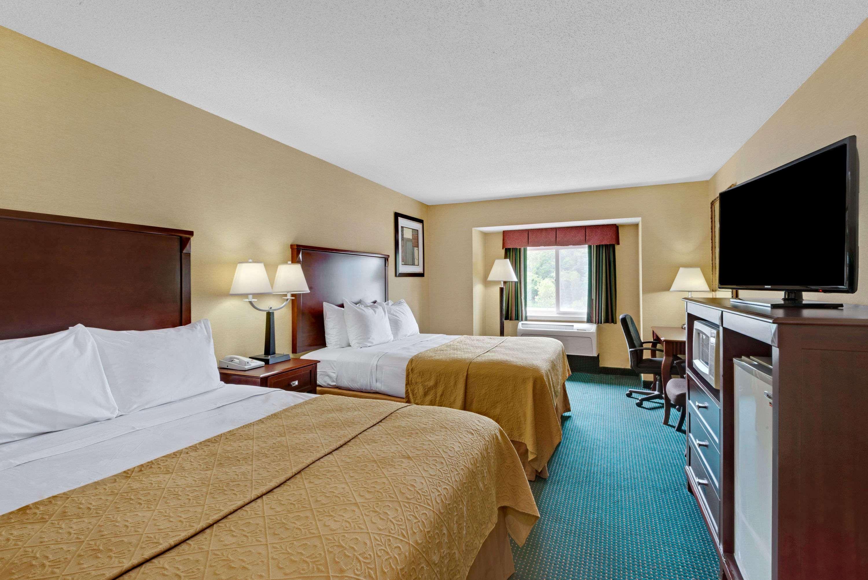 Ramada By Wyndham Kittery Hotel Exterior photo